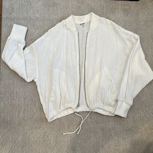 EVEREVE BB Dakota lightweight white bomber with zipper and pockets. XS